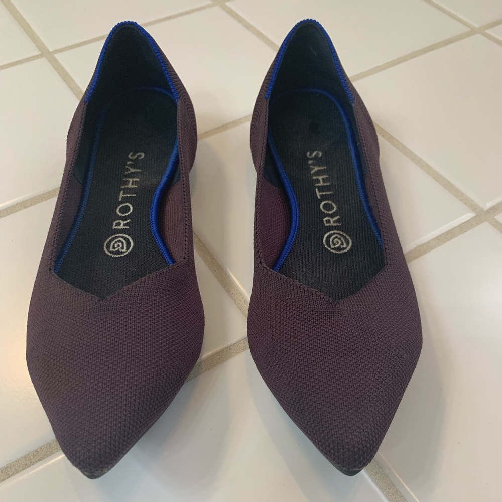 Retired Rothys Port Wine color!! 8.5 like new!!